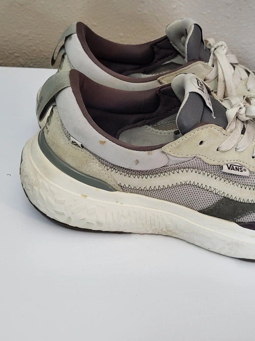 Vans UltraRange Men’s Sneakers in Beige and Gray 9.5
